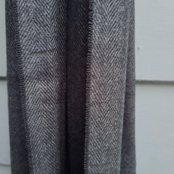 100% Cashmere Charcoal Herringbone Scarf made in Scotland NEW! - Picture 2 of 7